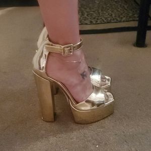 PRETTY LITTLE THING GOLD HEELS SZ 5.5/6